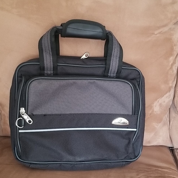 samsonite toiletry hard case
